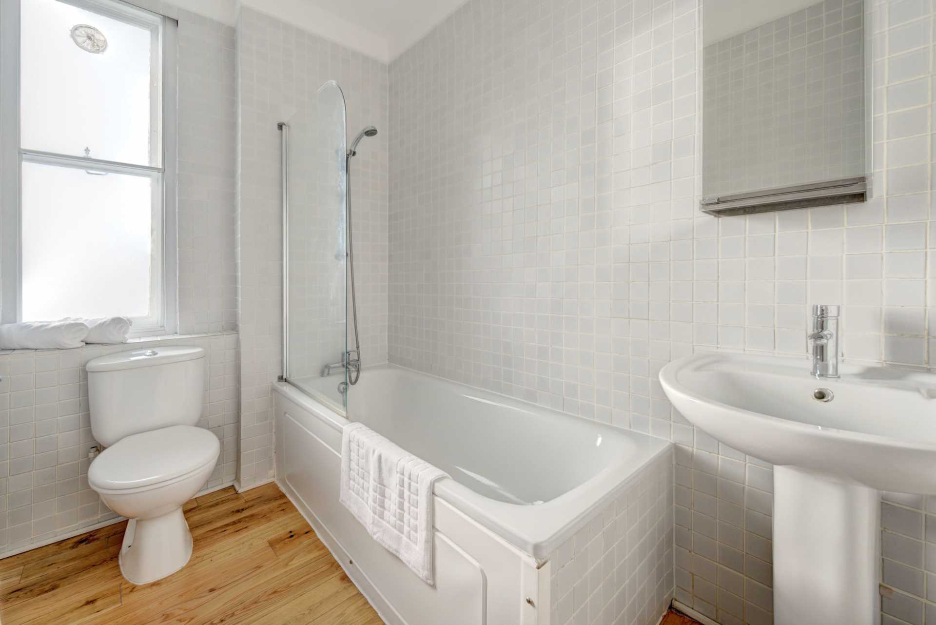 London W1J 5NA 1 bed studio rental property internal/external image-5