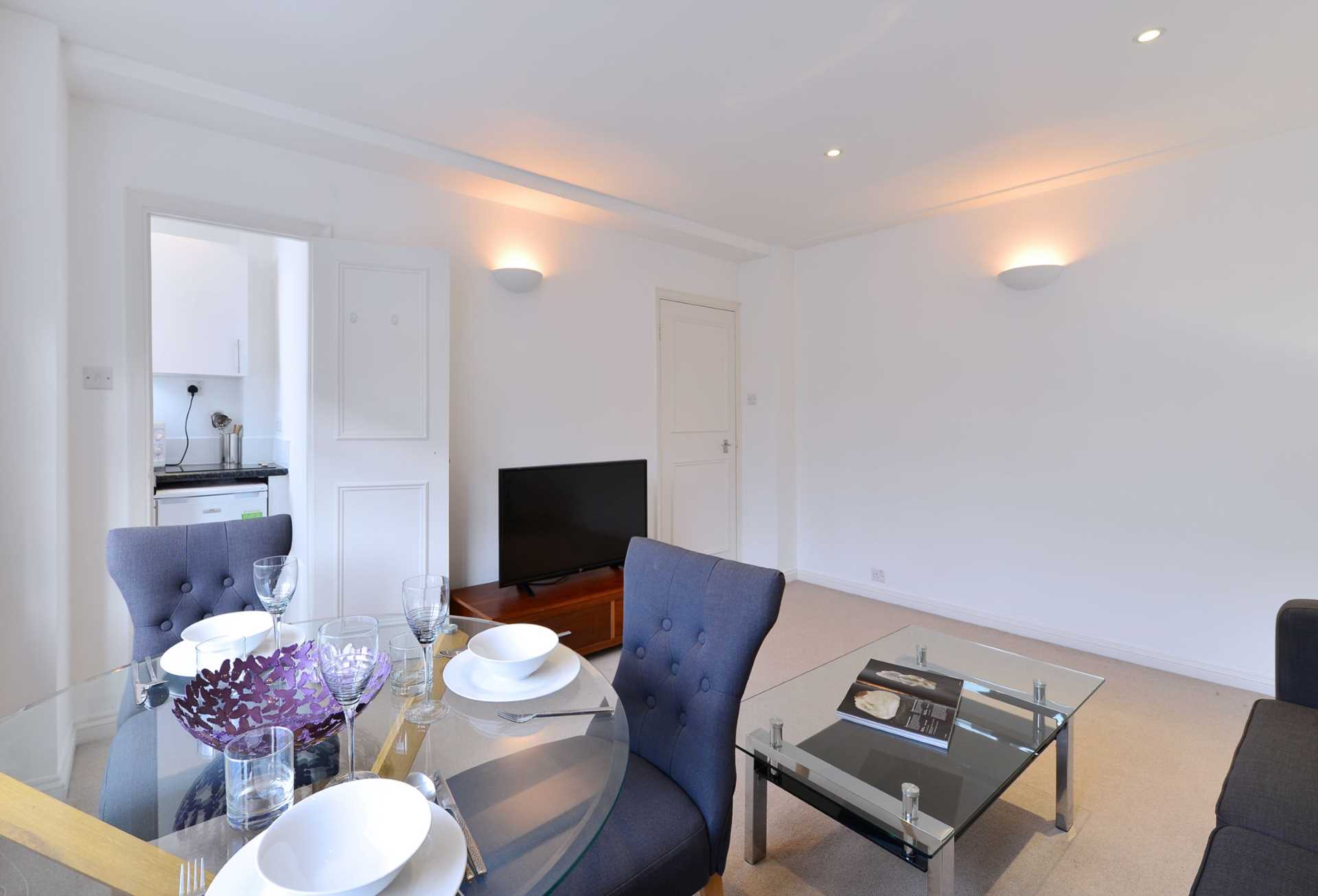 London W1J 5NA 1 bed flat rental property internal/external image-2