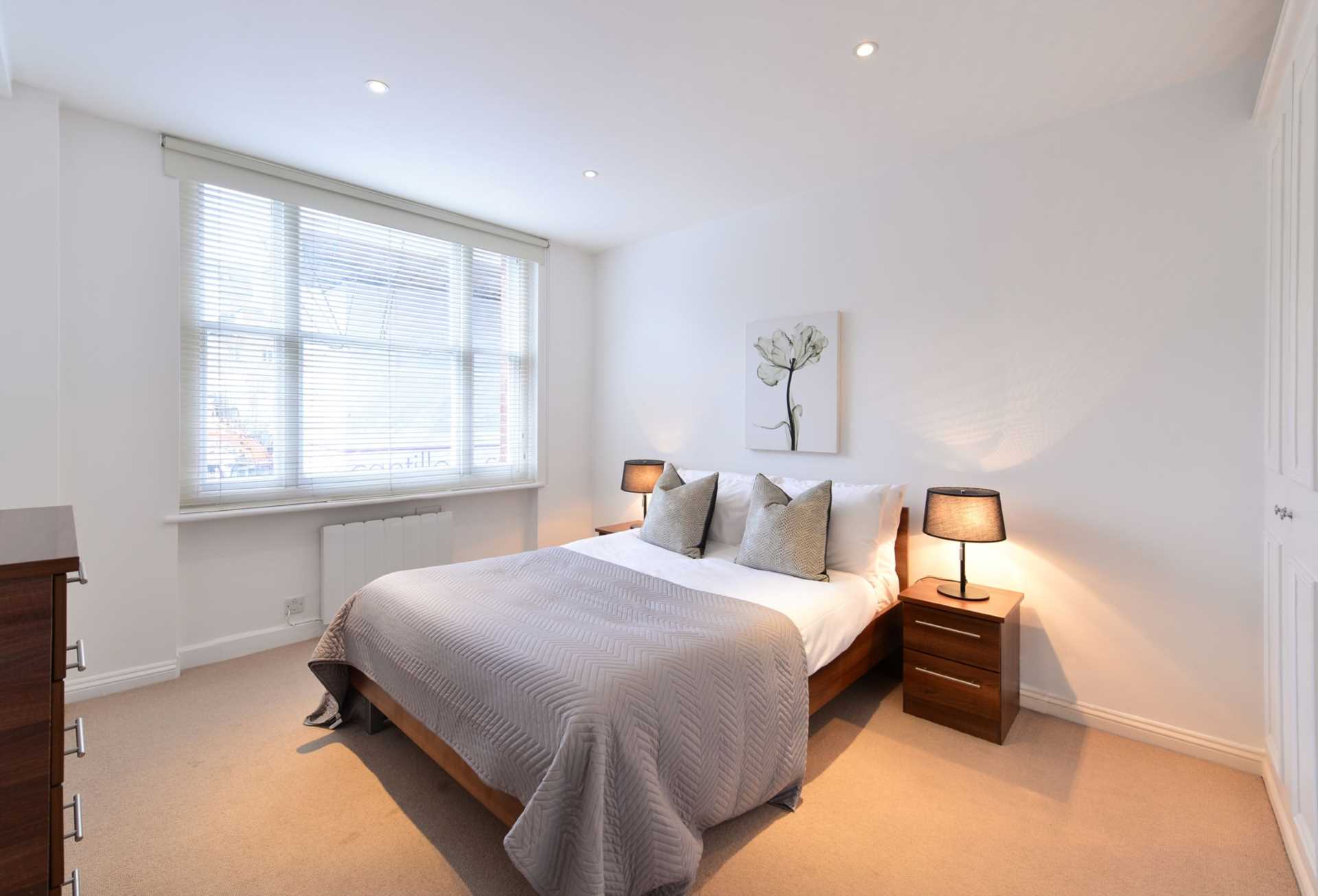 London W1J 5NA 1 bed flat rental property internal/external image-3