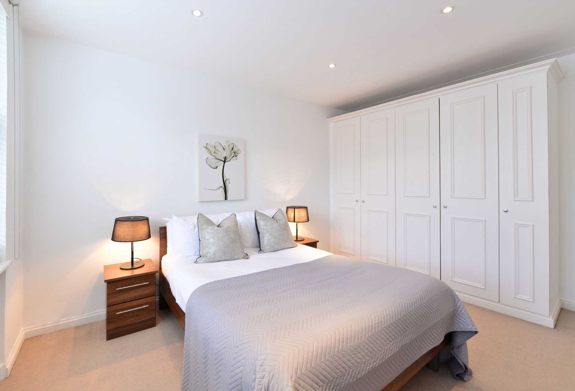 London W1J 5NA 1 bed flat rental property internal/external image-4