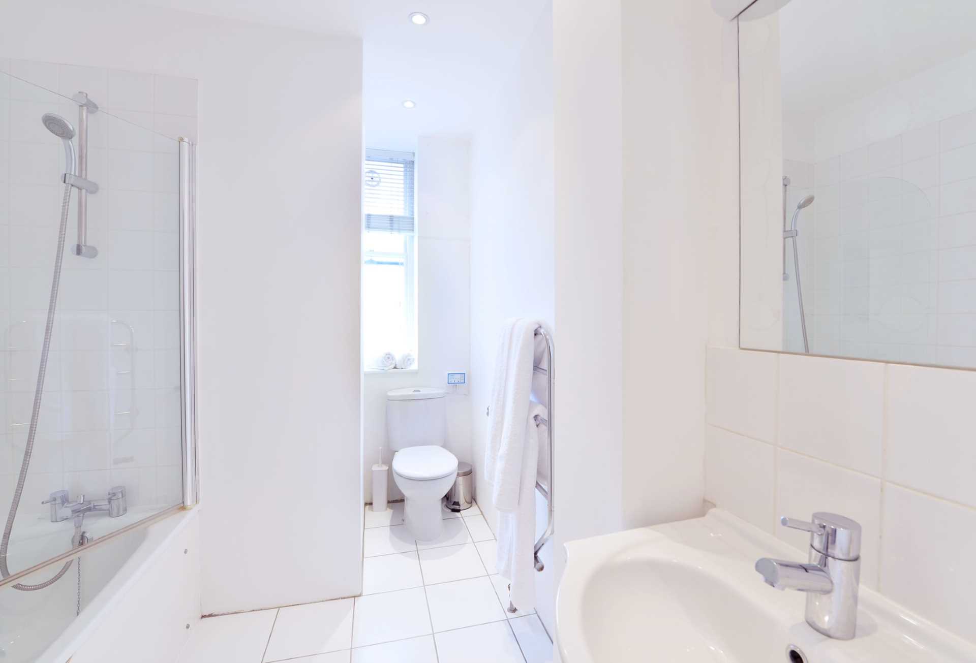 London W1J 5NA 1 bed flat rental property internal/external image-5