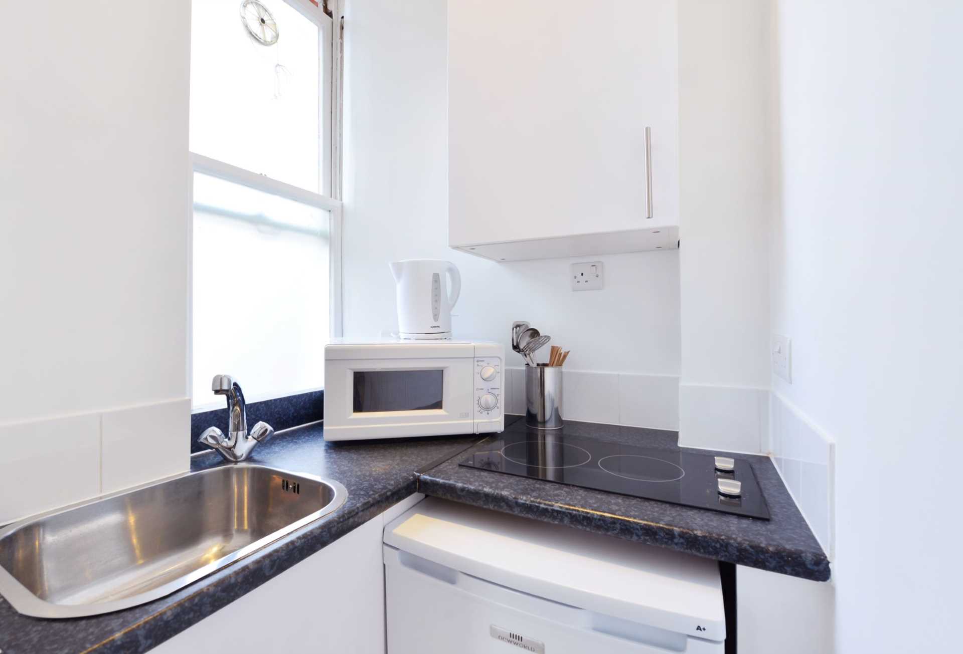London W1J 5NA 1 bed flat rental property internal/external image-6