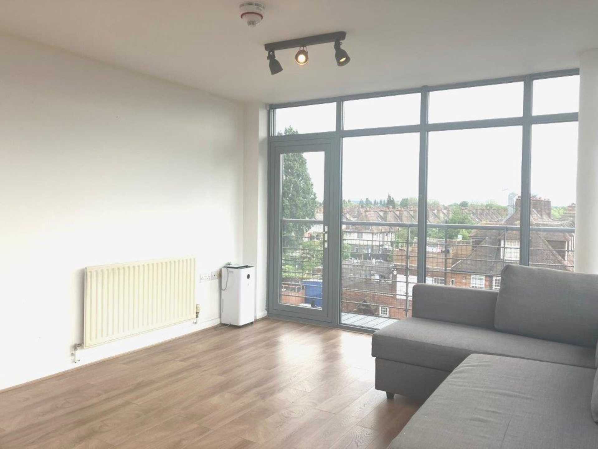 London N17 7EQ 2 bed flat rental property internal/external image-1