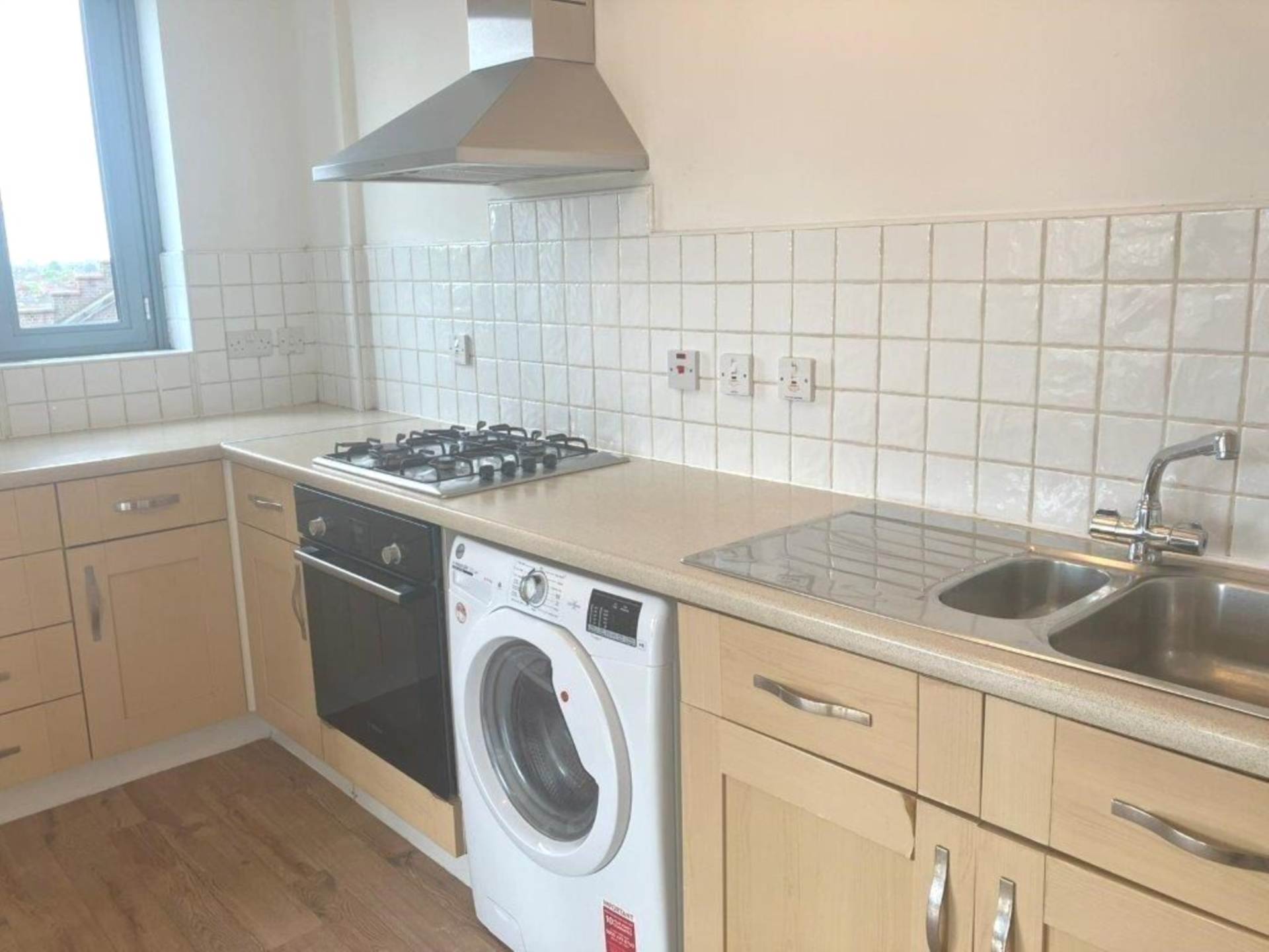 London N17 7EQ 2 bed flat rental property internal/external image-2