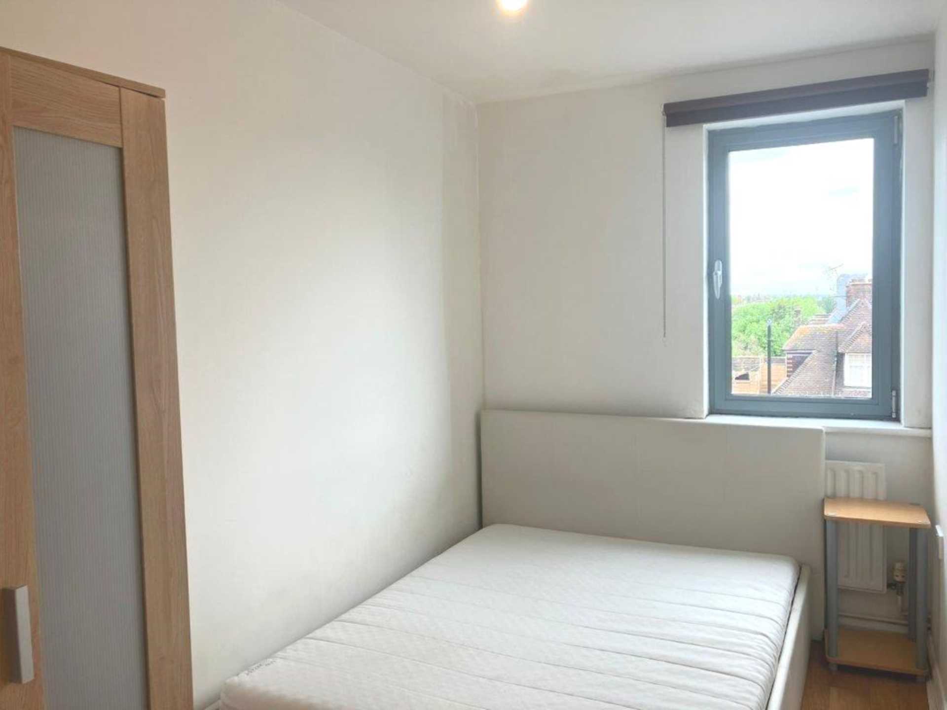 London N17 7EQ 2 bed flat rental property internal/external image-6