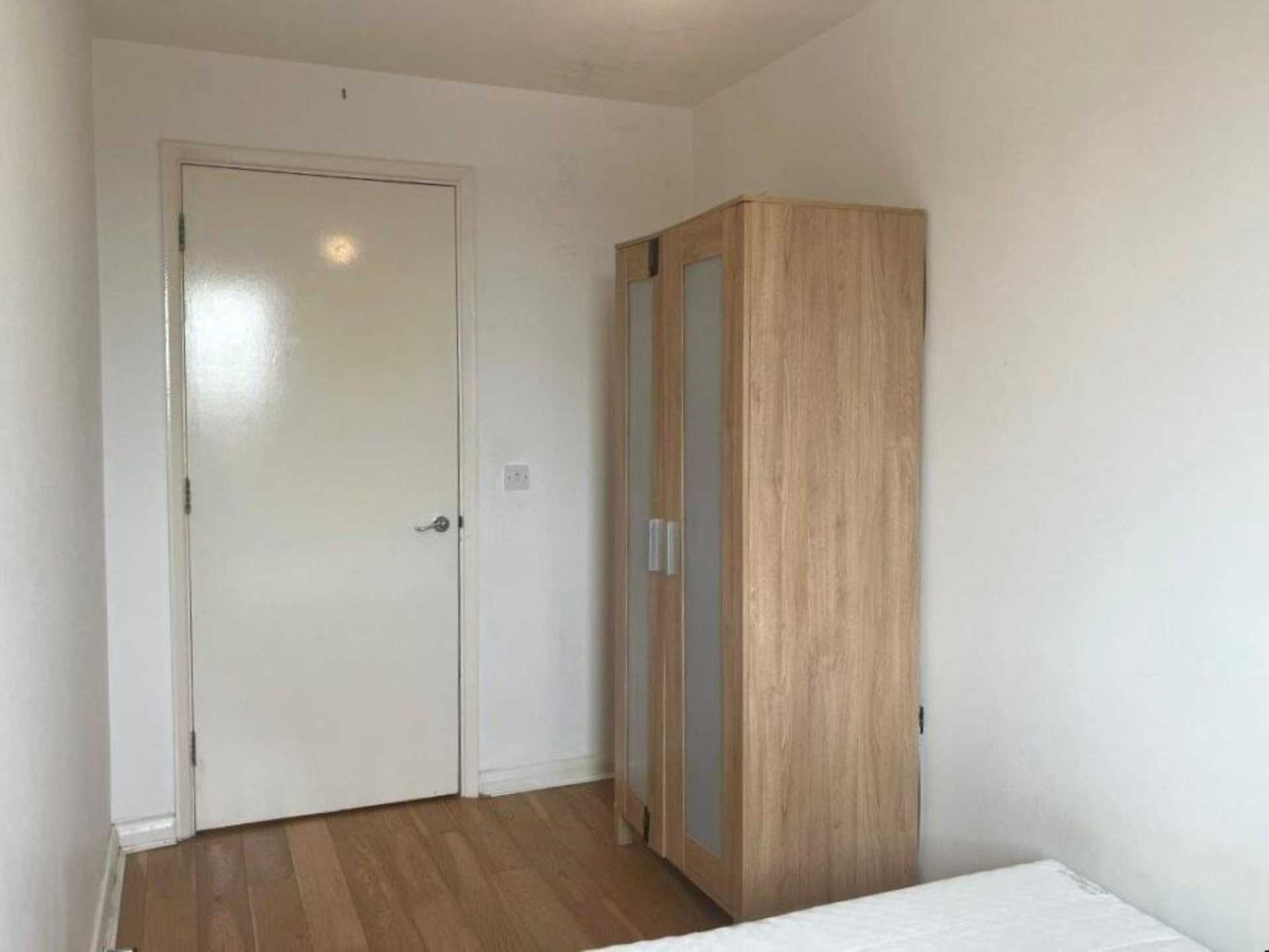 London N17 7EQ 2 bed flat rental property internal/external image-7