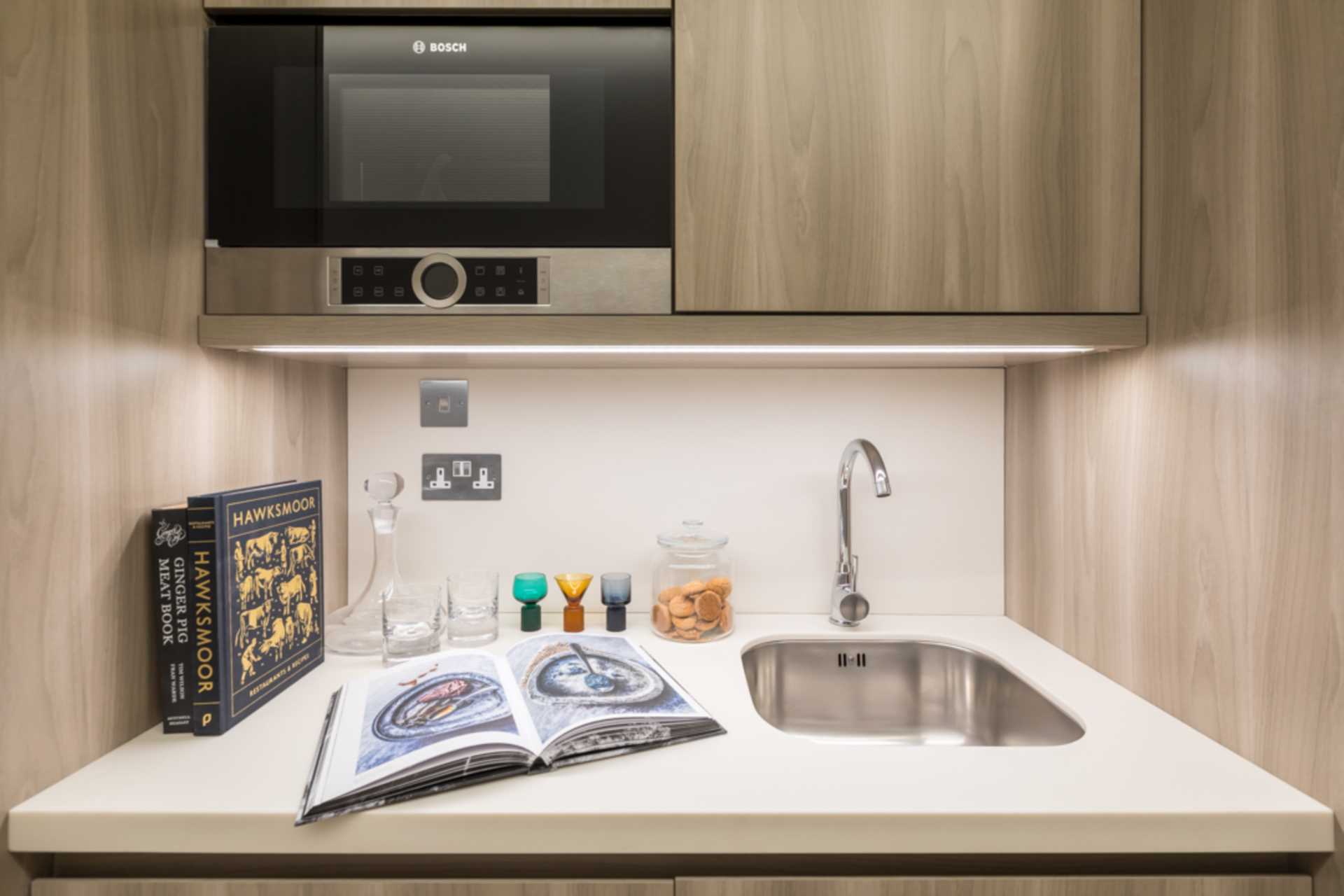 London NW3 5HT 1 bed studio rental property internal/external image-12