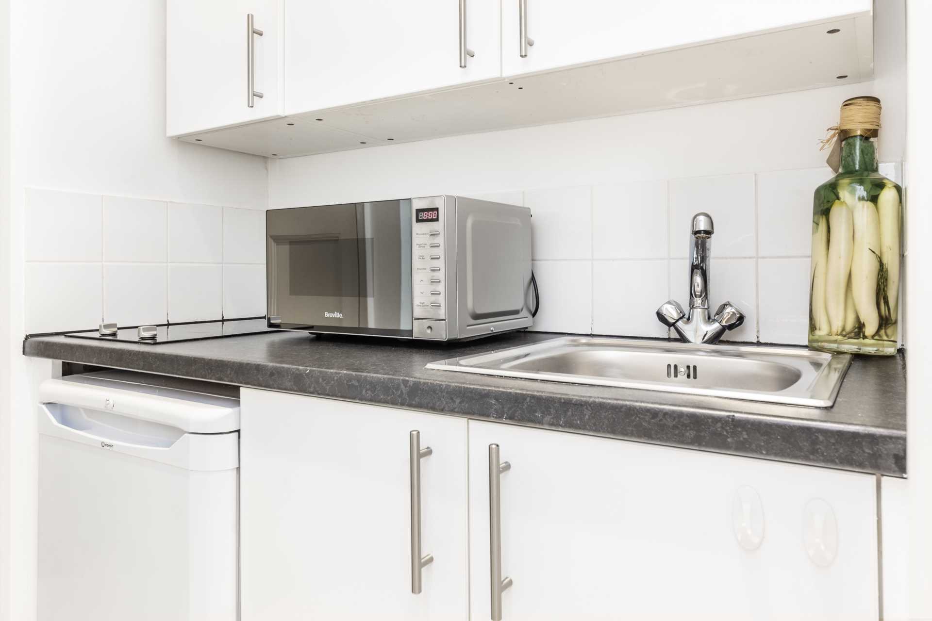 London W1J 5LY 1 bed studio rental property internal/external image-5