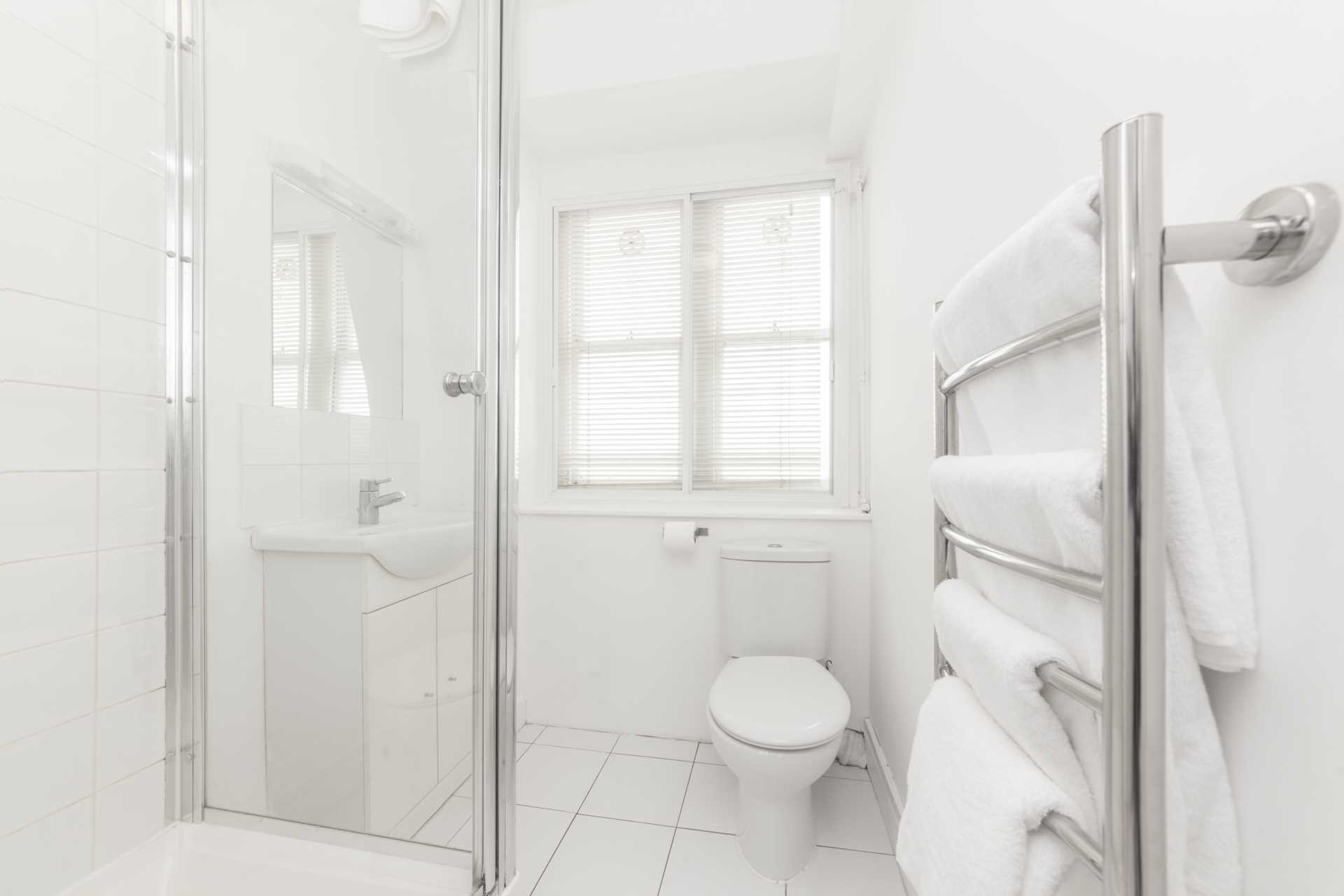 London W1J 5LY 1 bed studio rental property internal/external image-6