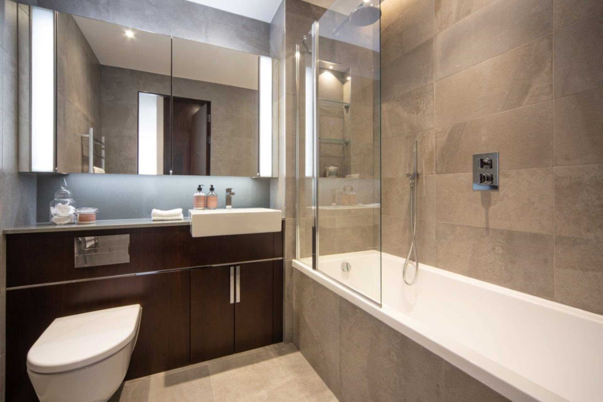 London SW11 7AG 2 bed flat rental property internal/external image-8