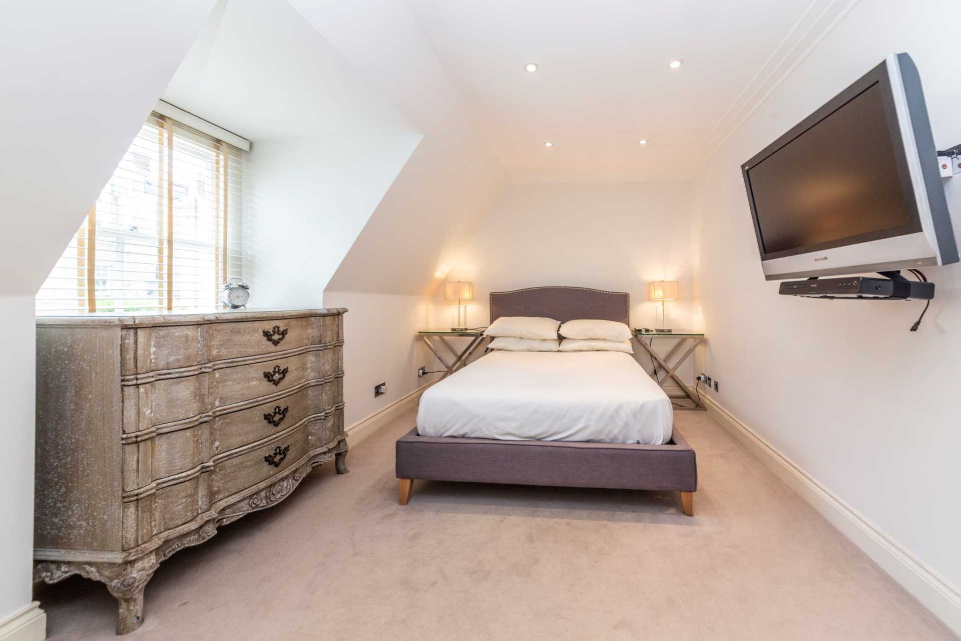 London W1K 3QA 1 bed flat rental property internal/external image-5