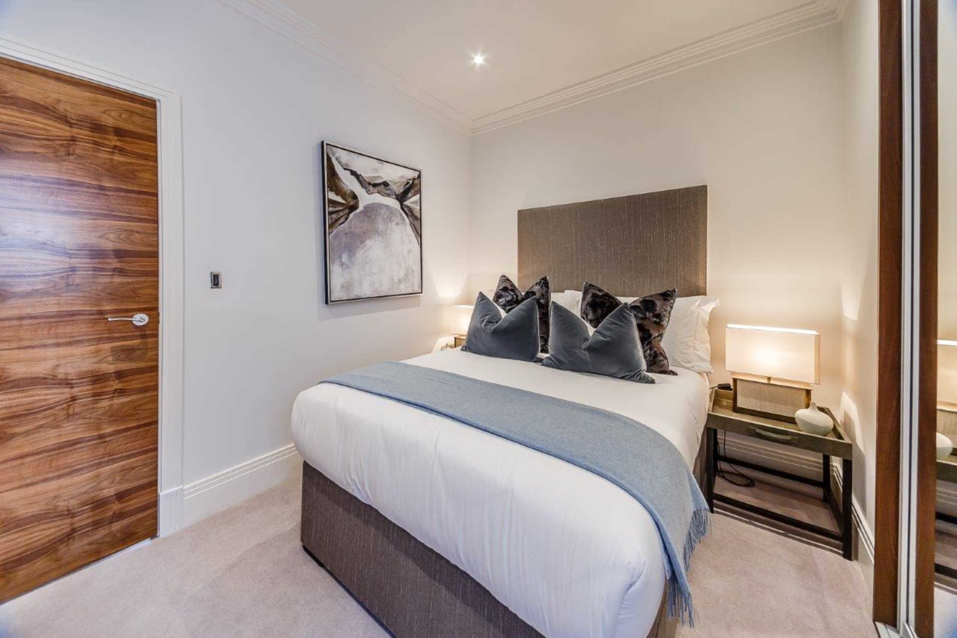 London W6 9UF 2 bed flat rental property internal/external image-1
