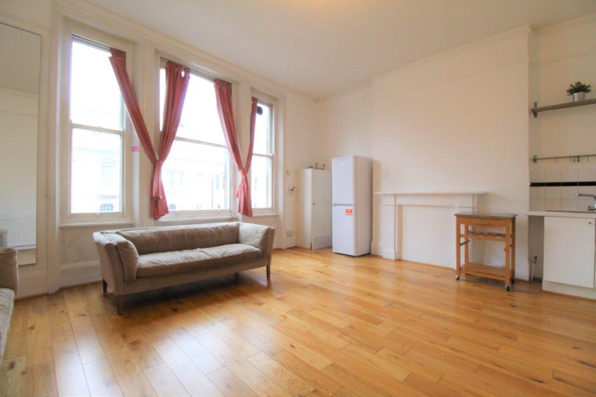 ロンドン W11 1PN 1ベッドフラット 賃貸物件の内外装写真-2