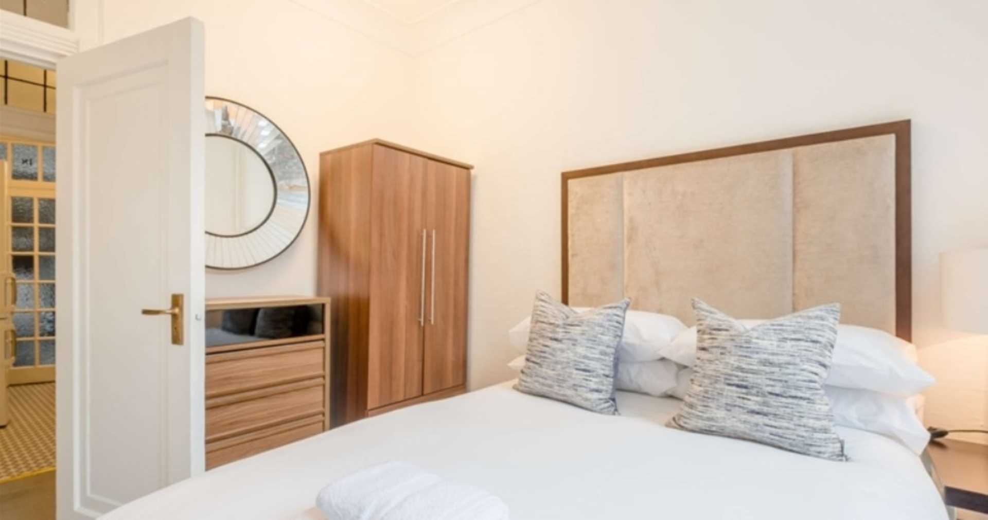 London NW8 7HY 2 bed flat rental property internal/external image-5