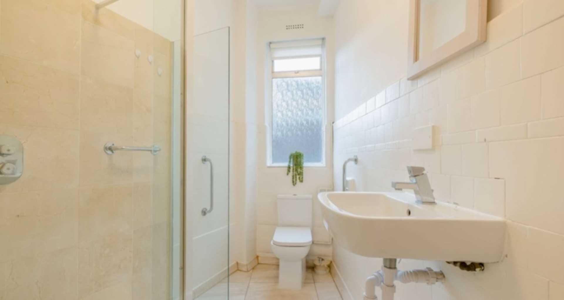 London NW8 7HY 2 bed flat rental property internal/external image-6
