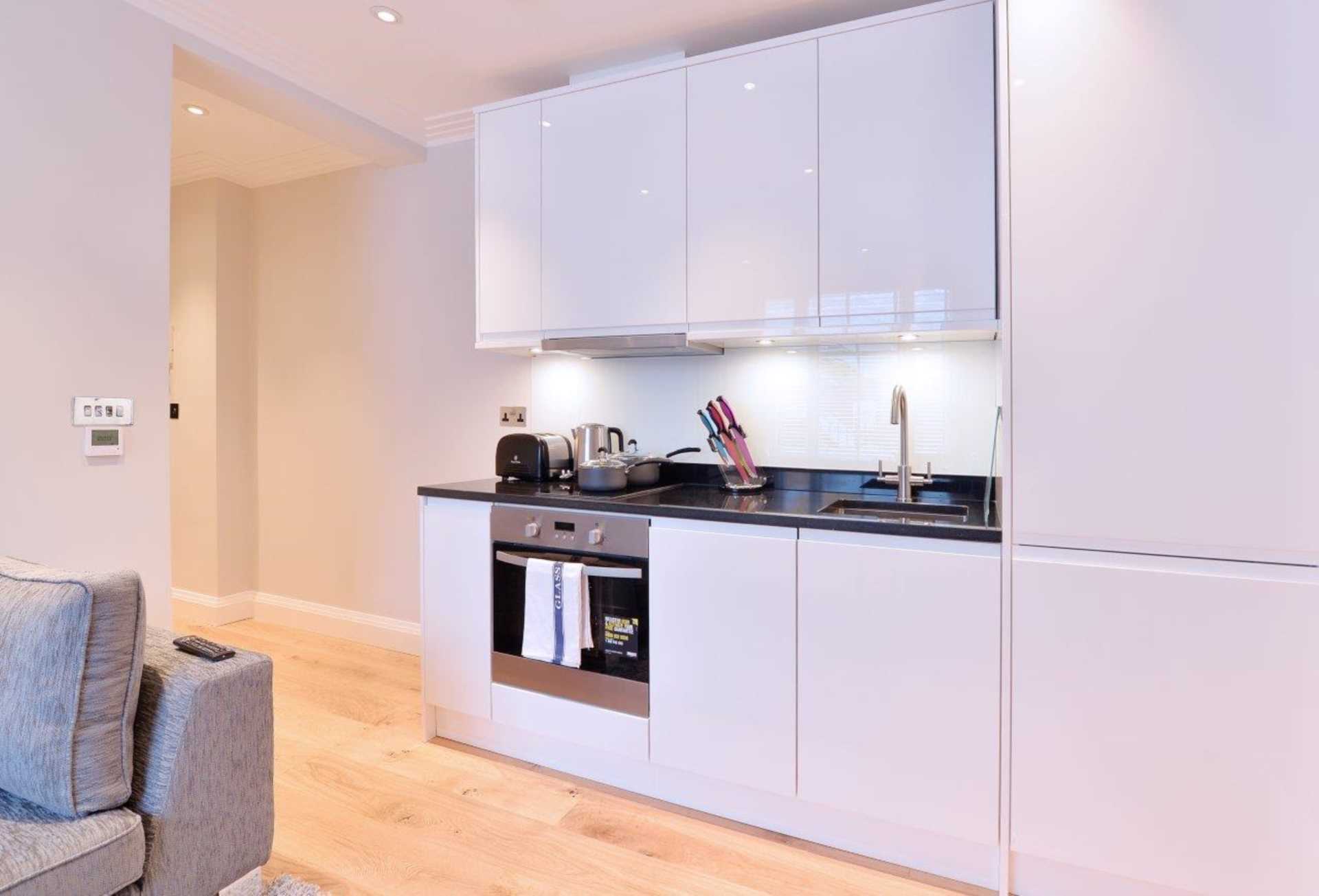 London W1J 5NA 1 bed flat rental property internal/external image-6