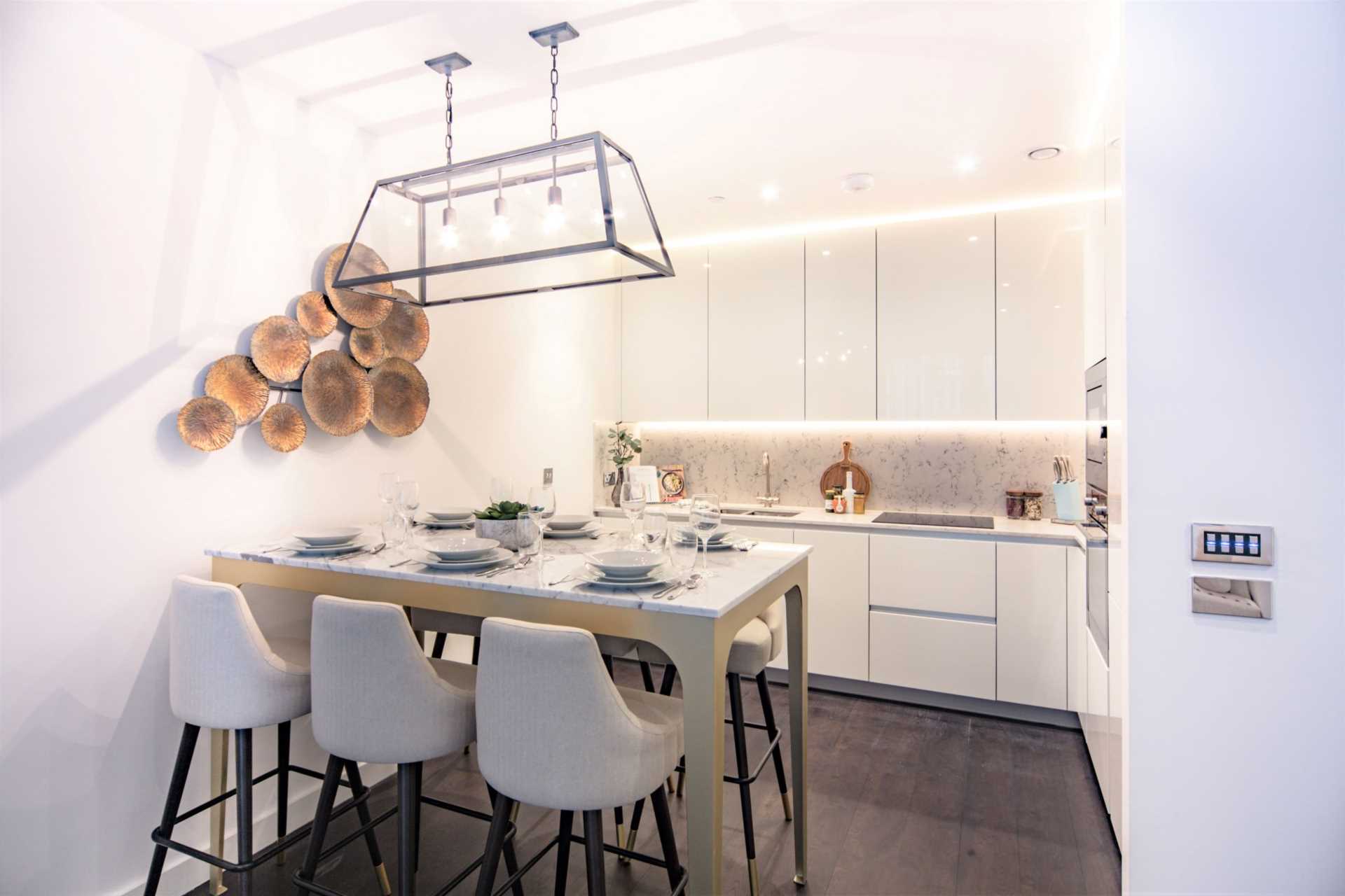 London SW11 7AG 2 bed flat rental property internal/external image-3