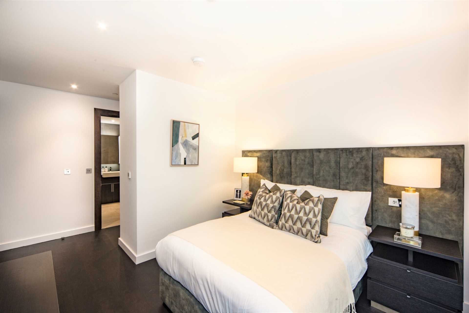 London SW11 7AG 2 bed flat rental property internal/external image-7