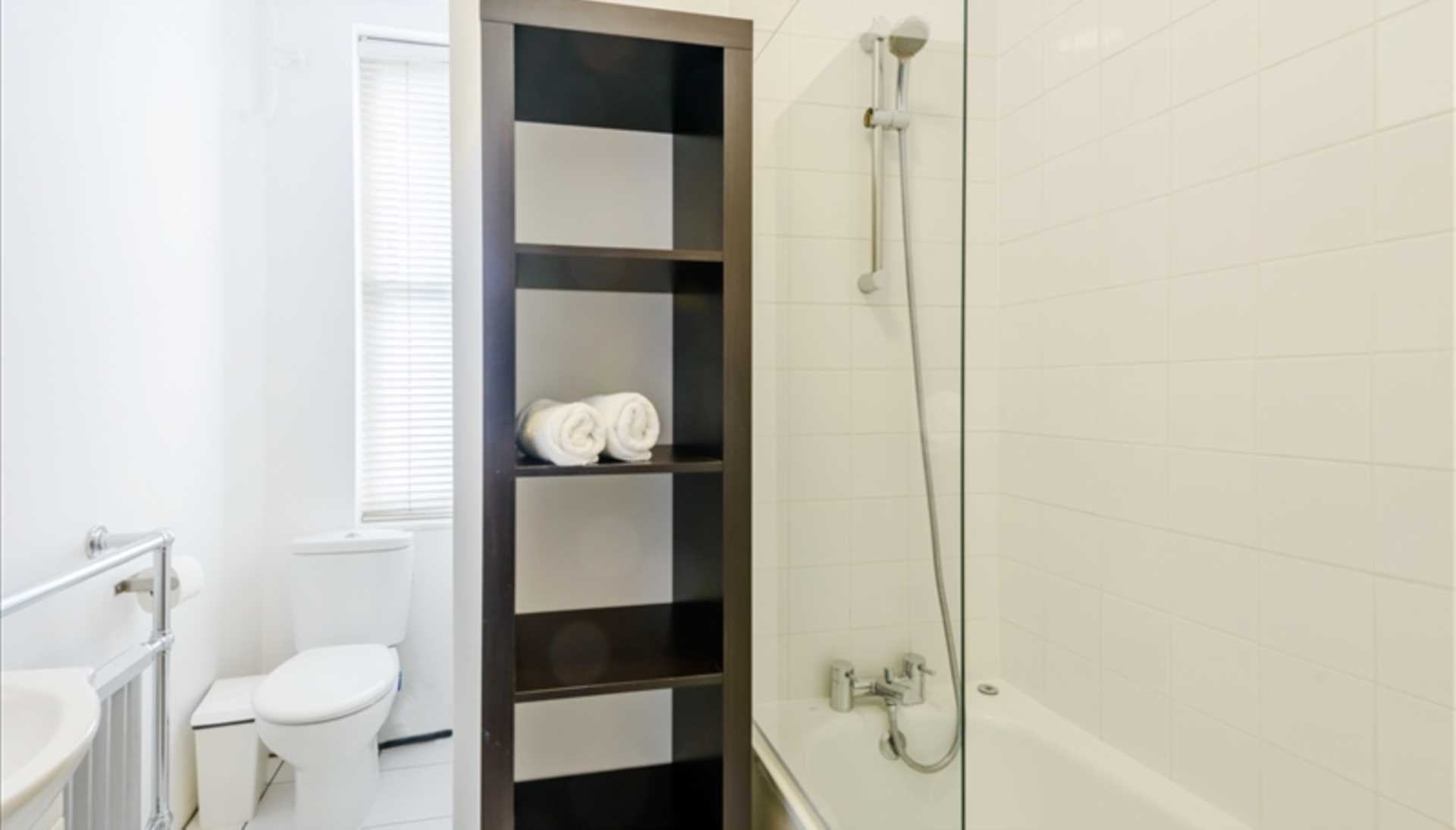 London W1J 5NA 1 bed apartment rental property internal/external image-4
