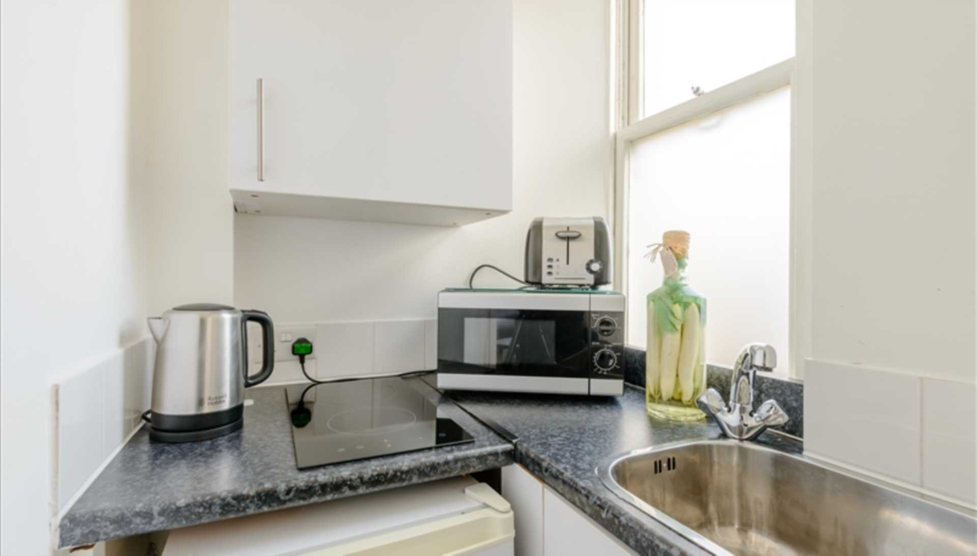 London W1J 5NA 1 bed apartment rental property internal/external image-5