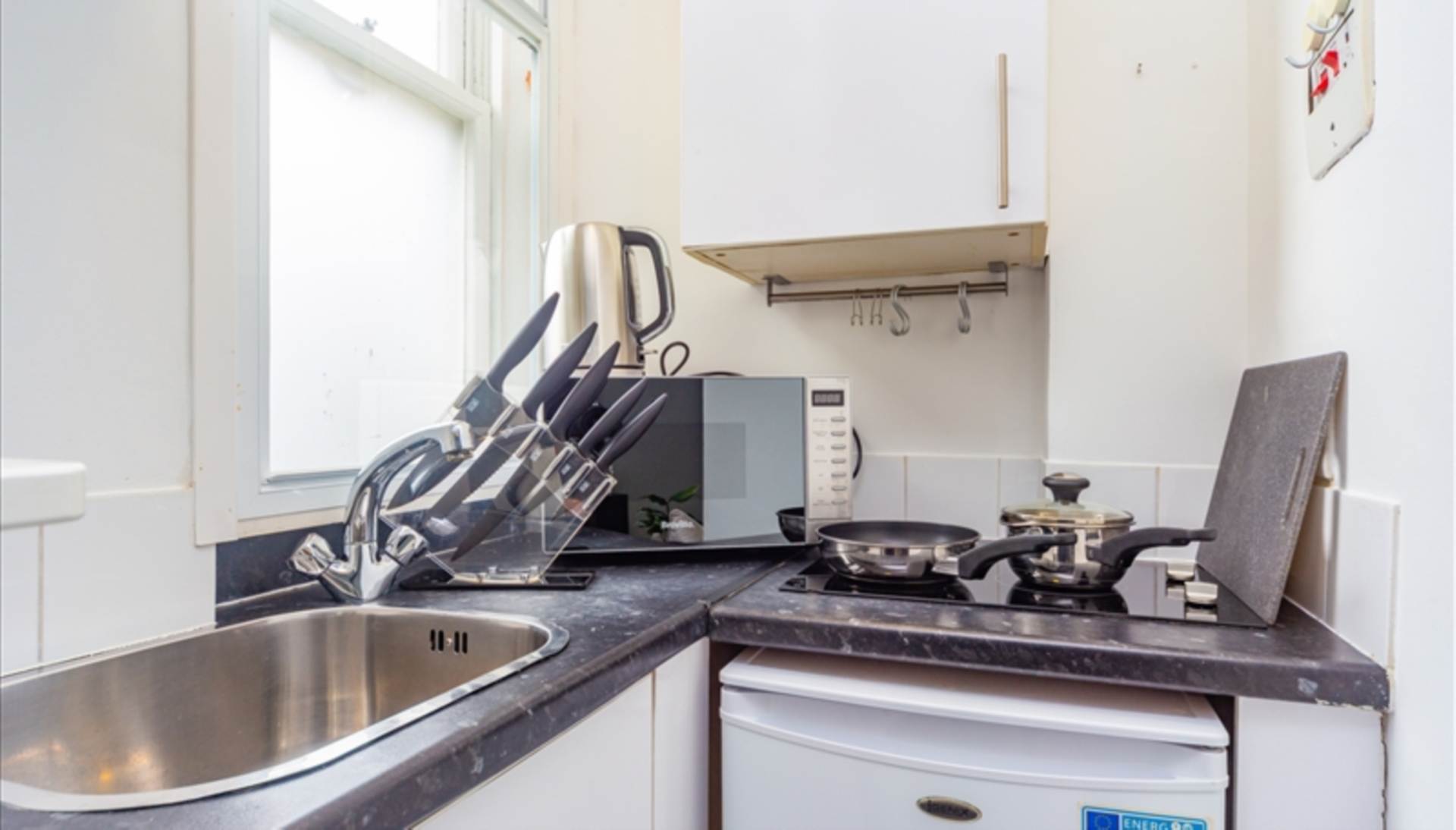 London W1J 5NA 1 bed flat rental property internal/external image-1