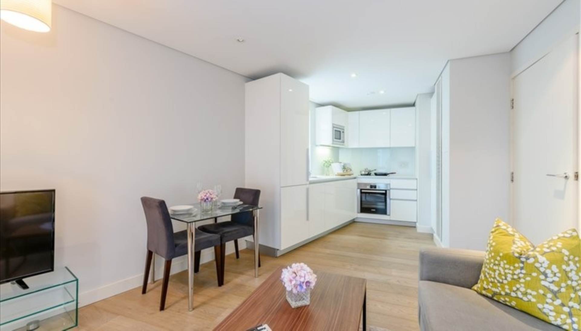 London W2 1AN 1 bed flat rental property internal/external image-1