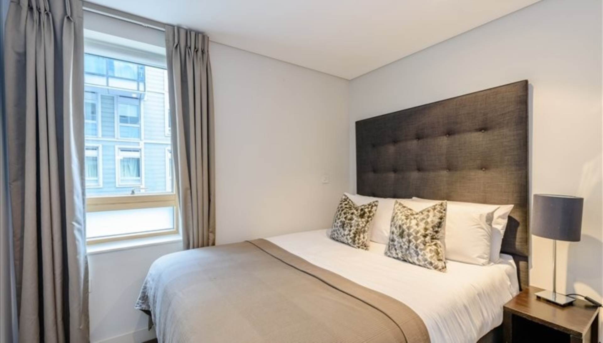 London W2 1AN 1 bed flat rental property internal/external image-2
