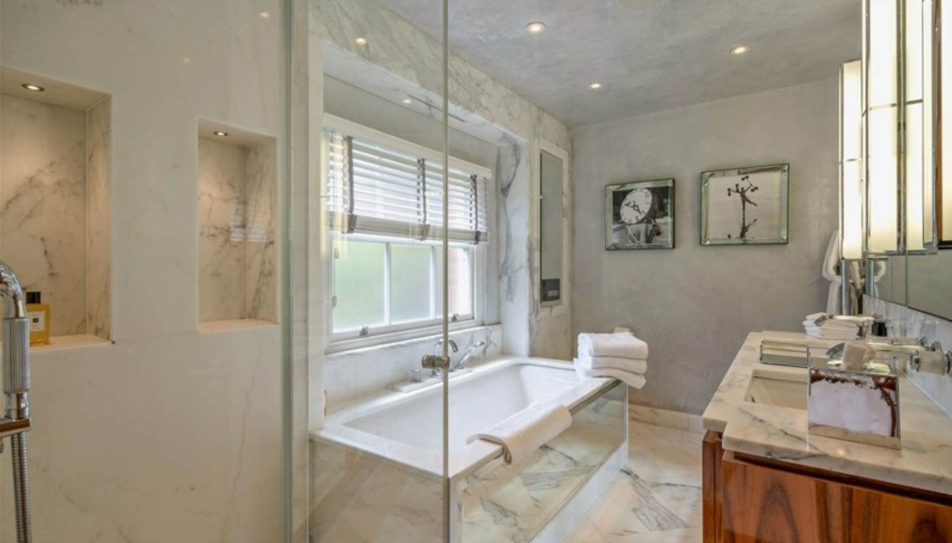 London W1K 3QA 2 bed apartment rental property internal/external image-10