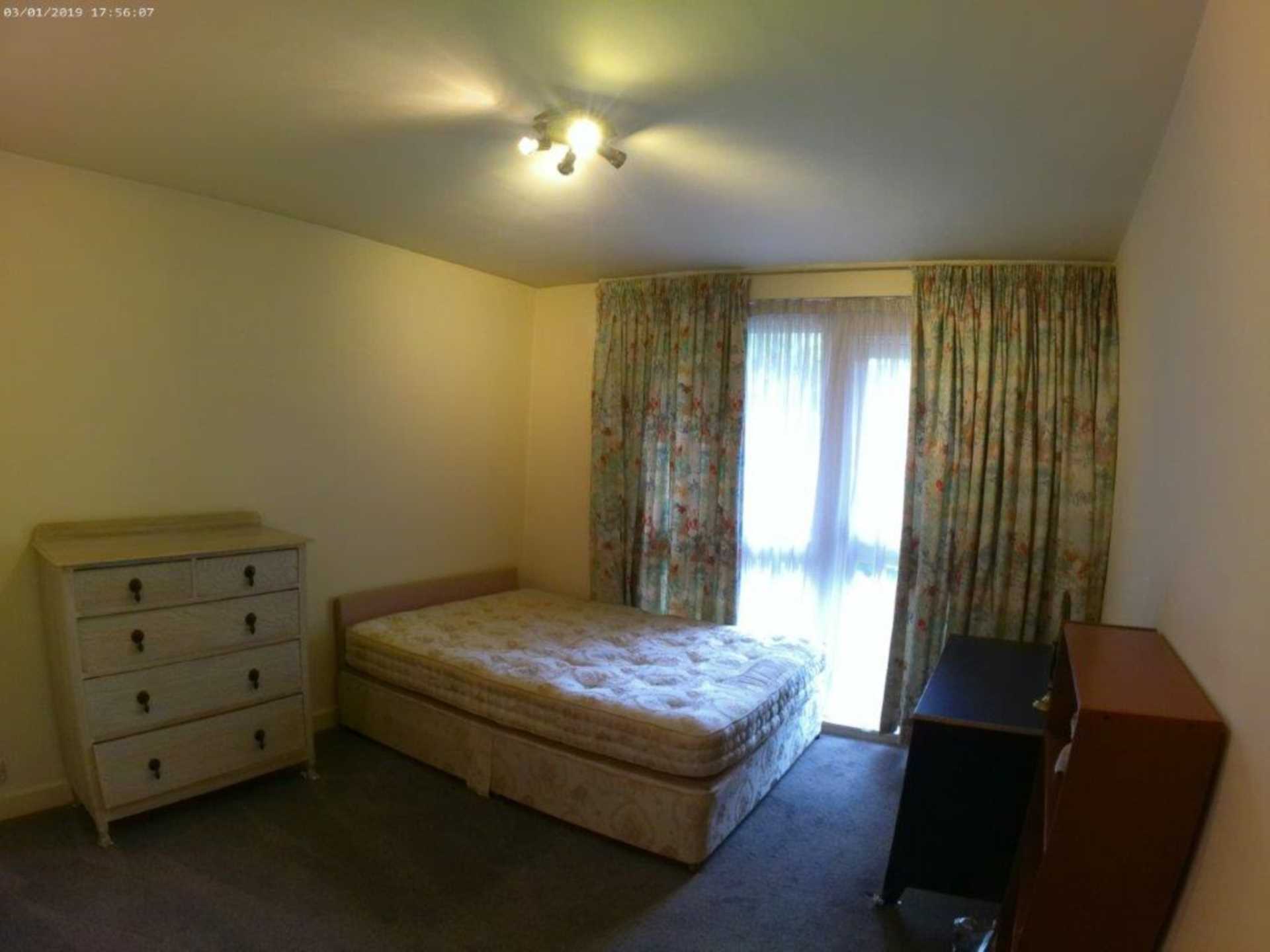 London NW3 5SL 2 bed flat rental property internal/external image-4