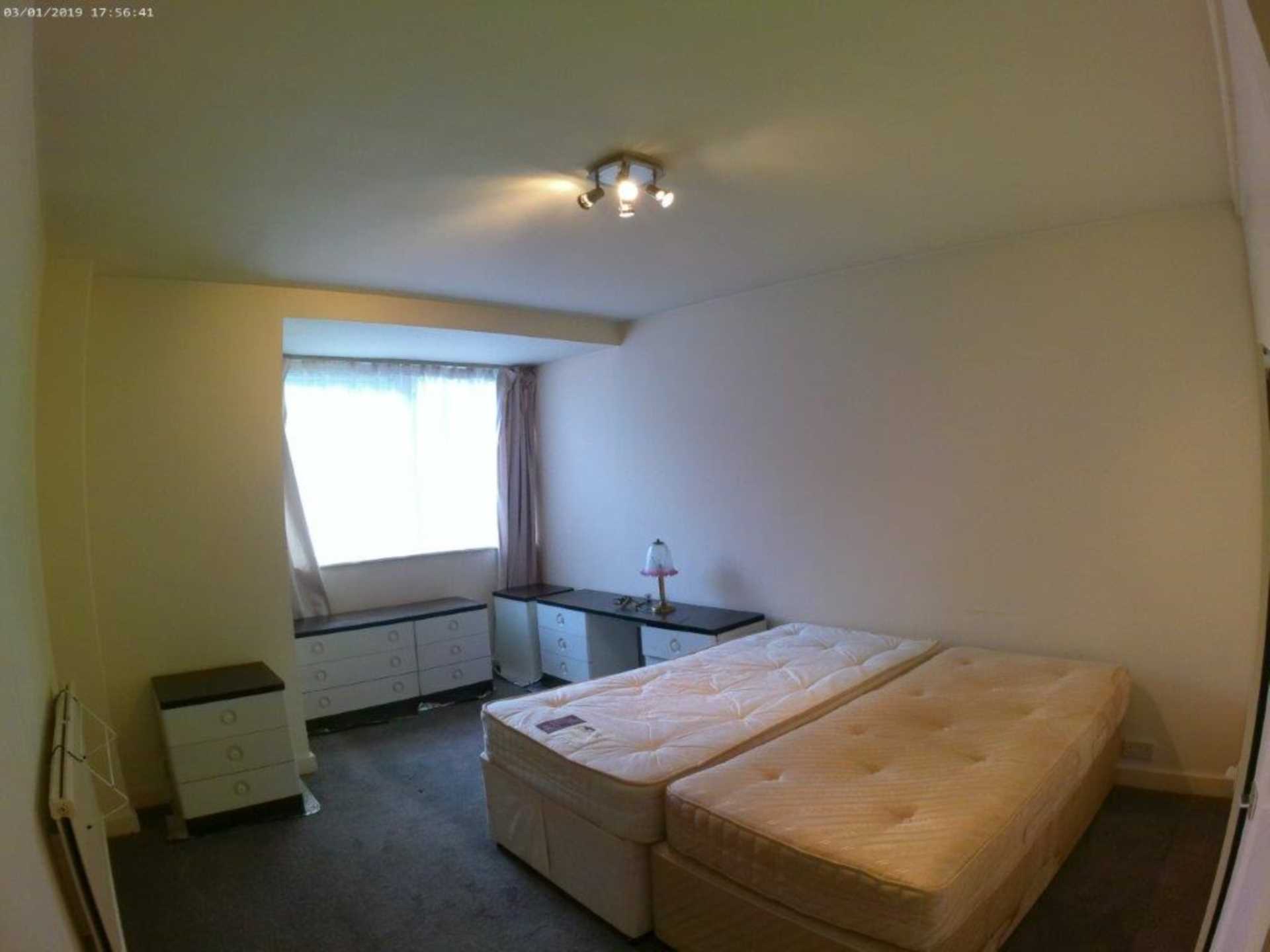 London NW3 5SL 2 bed flat rental property internal/external image-6