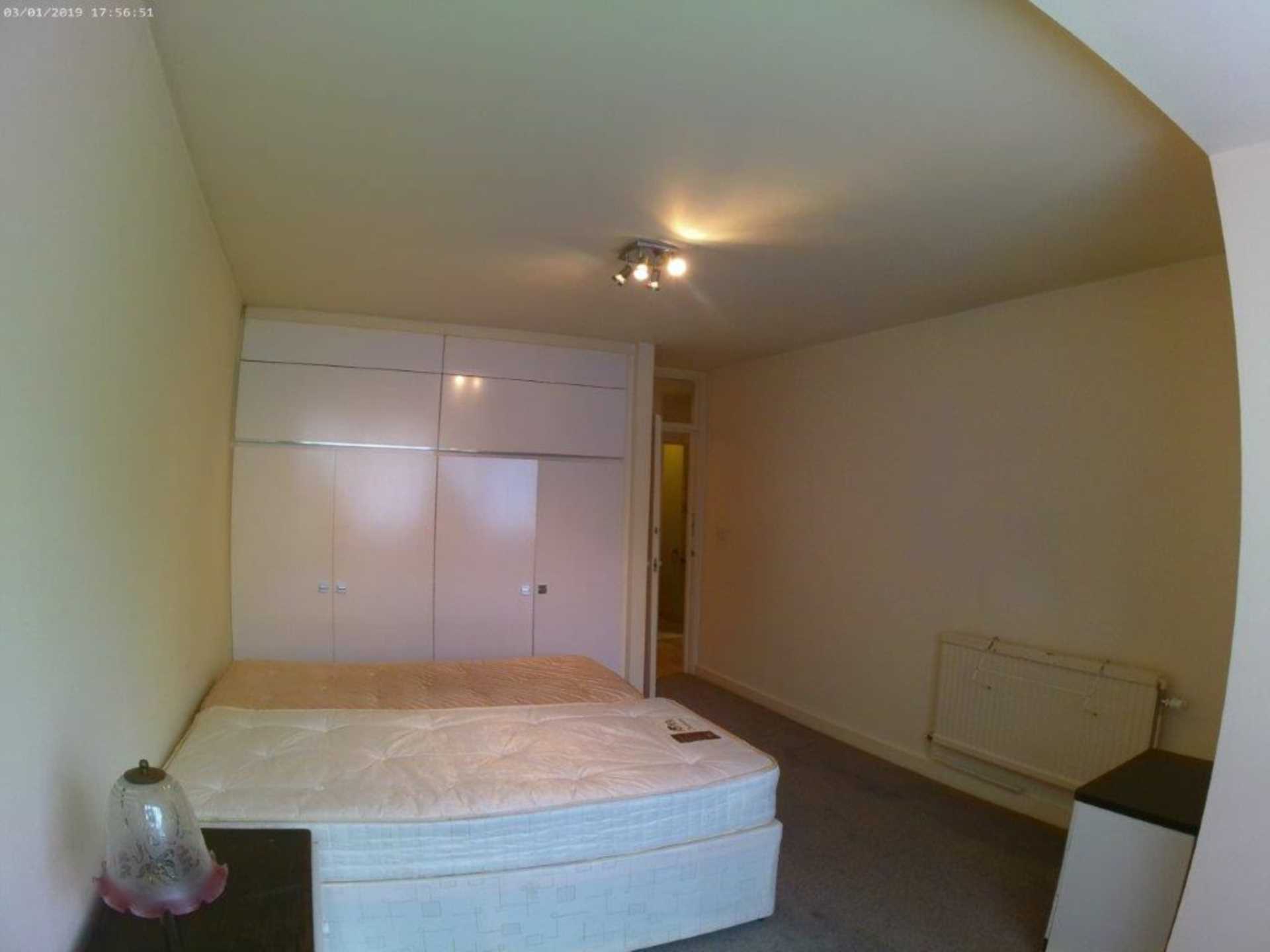 London NW3 5SL 2 bed flat rental property internal/external image-7