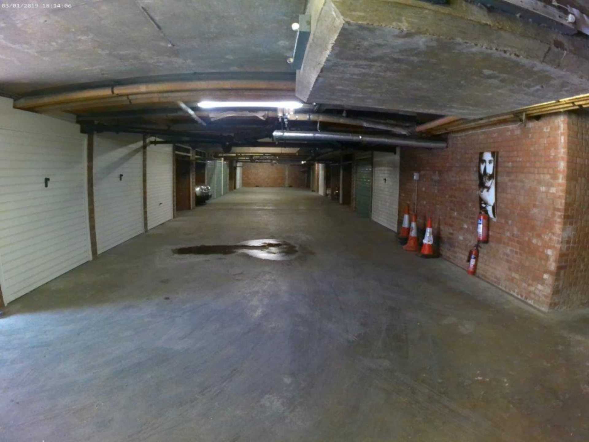 London NW3 5SL 2 bed flat rental property internal/external image-8