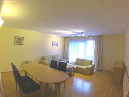 2 bed flat to rent in London NW3