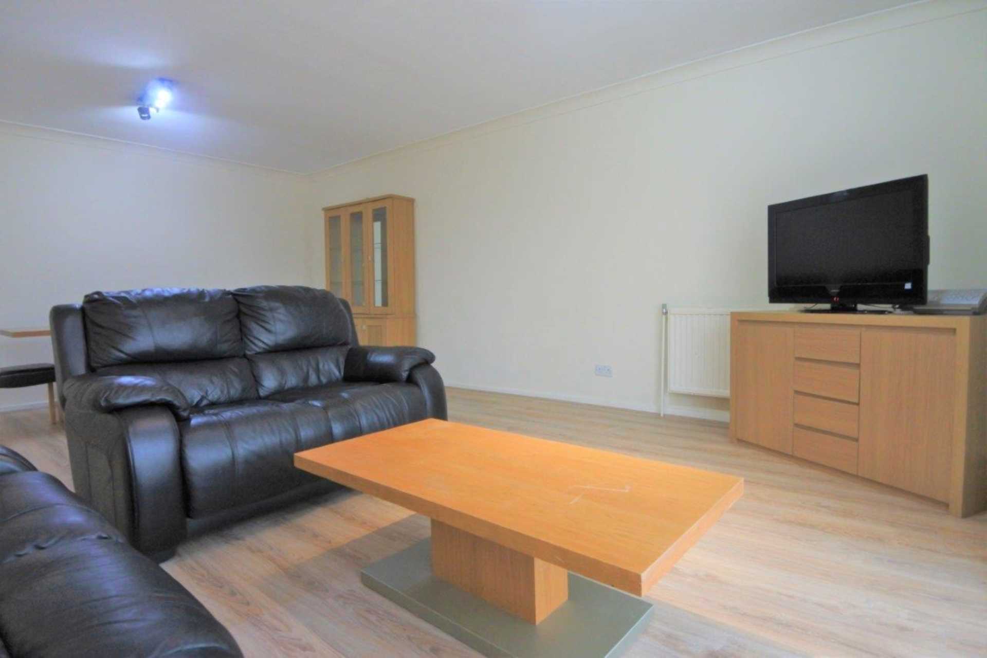 London NW8 6QY 2 bed flat rental property internal/external image-2