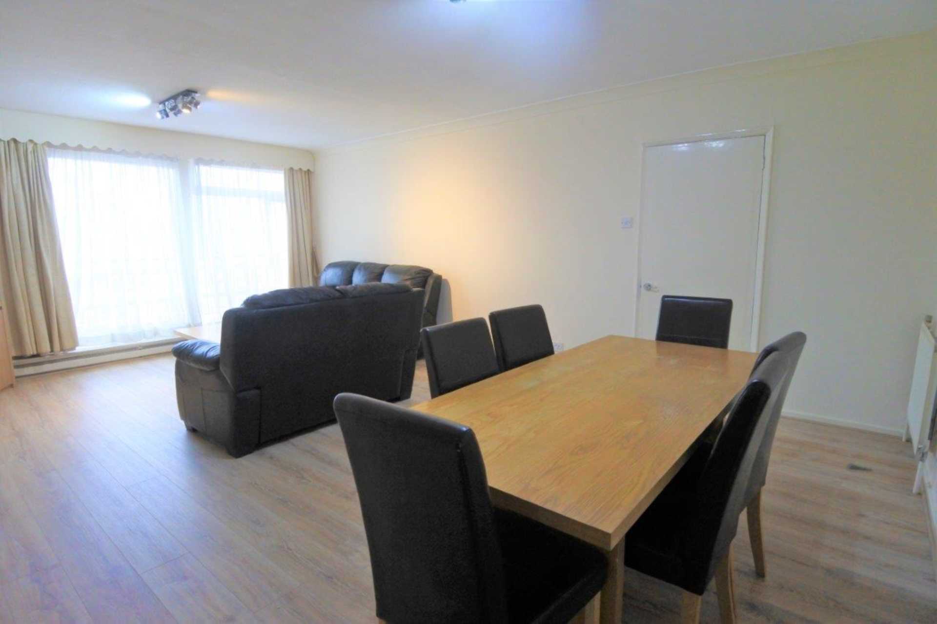 London NW8 6QY 2 bed flat rental property internal/external image-3