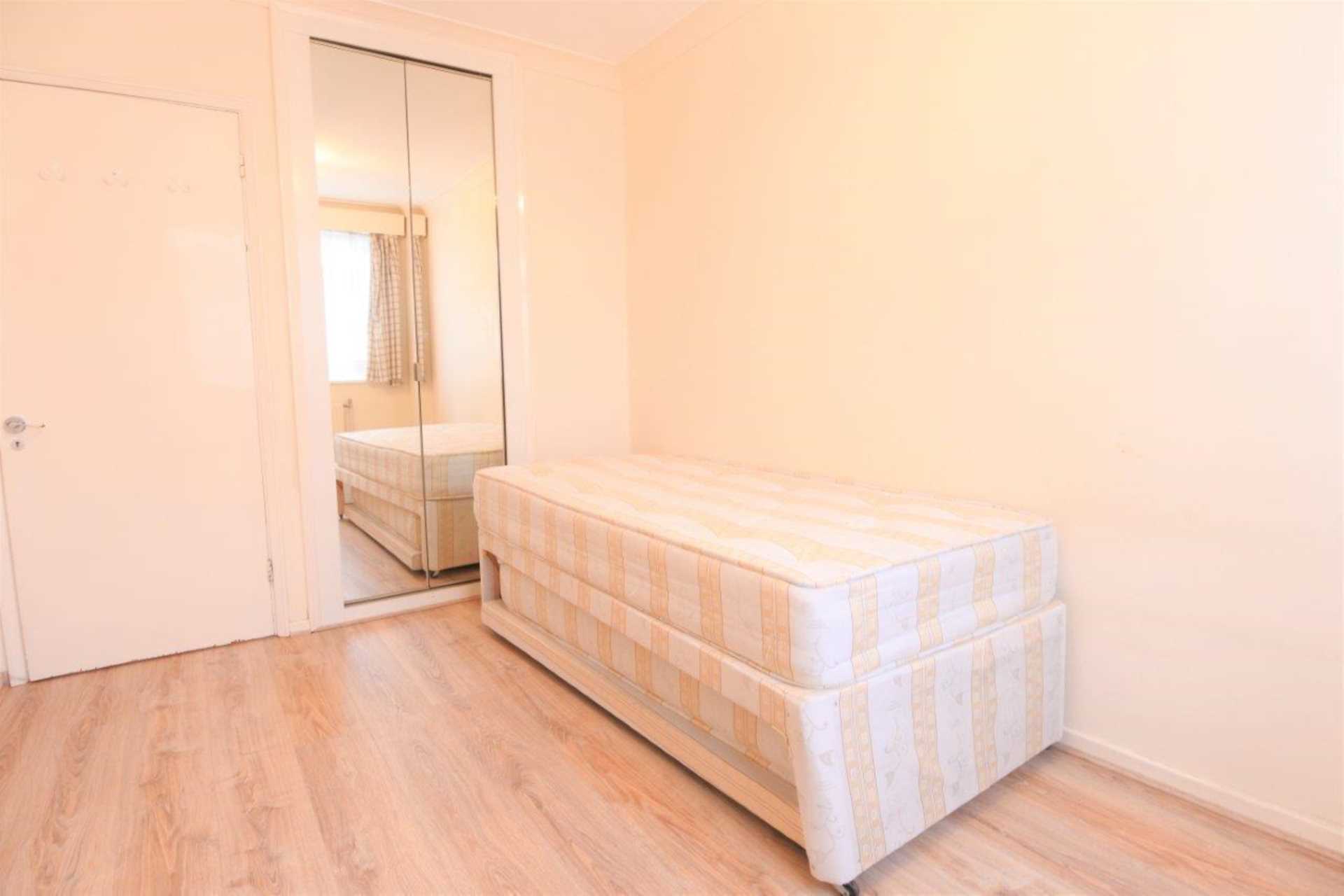 London NW8 6QY 2 bed flat rental property internal/external image-6