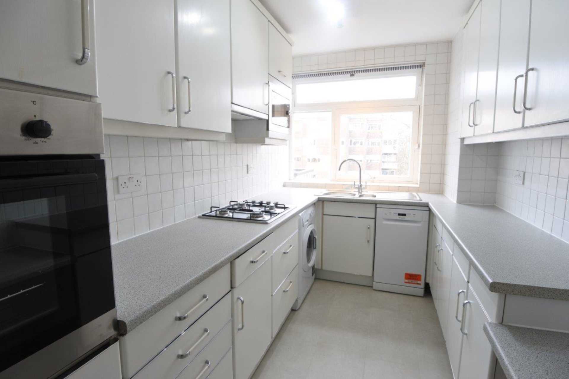 London NW8 6QY 2 bed flat rental property internal/external image-7
