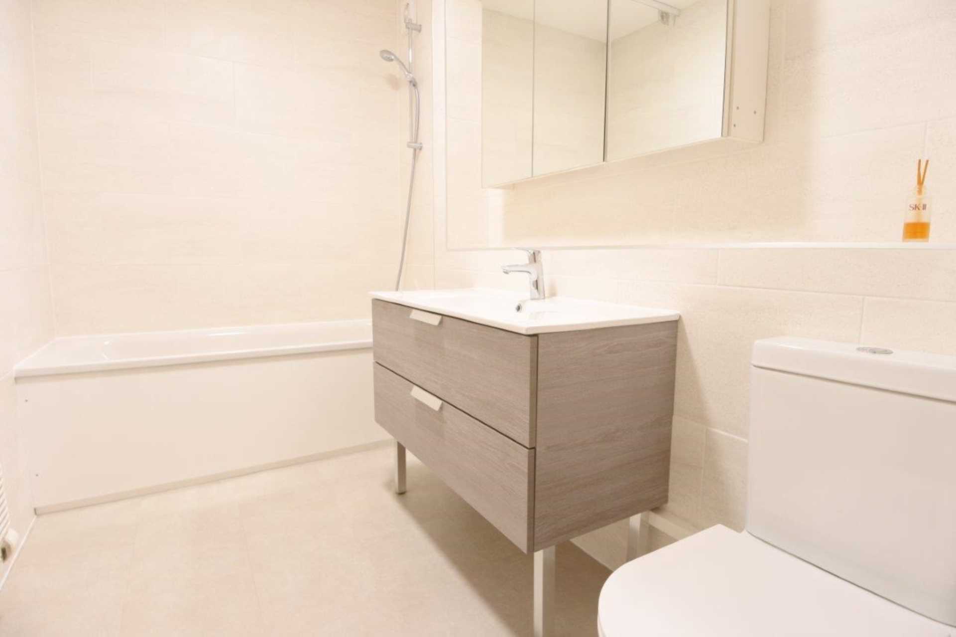 London NW8 6QY 2 bed flat rental property internal/external image-8
