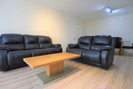 2 bed flat to rent in London NW8