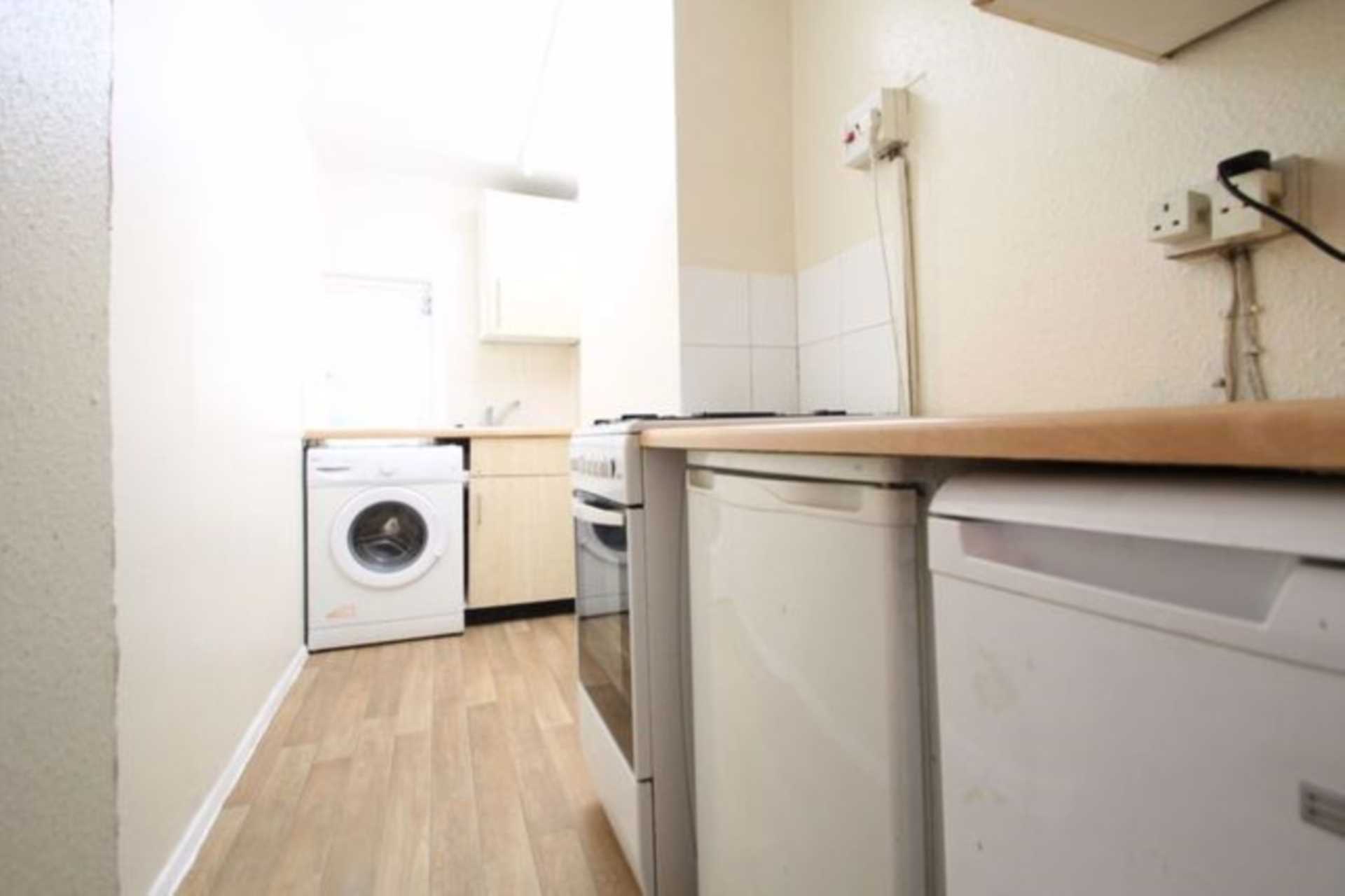 London N3 1DP 1 bed flat rental property internal/external image-2