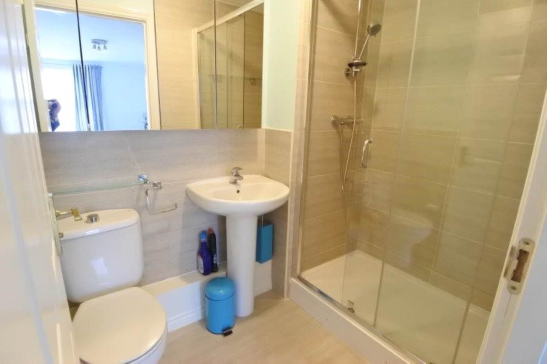 London W3 9AR 2 bed flat rental property internal/external image-10
