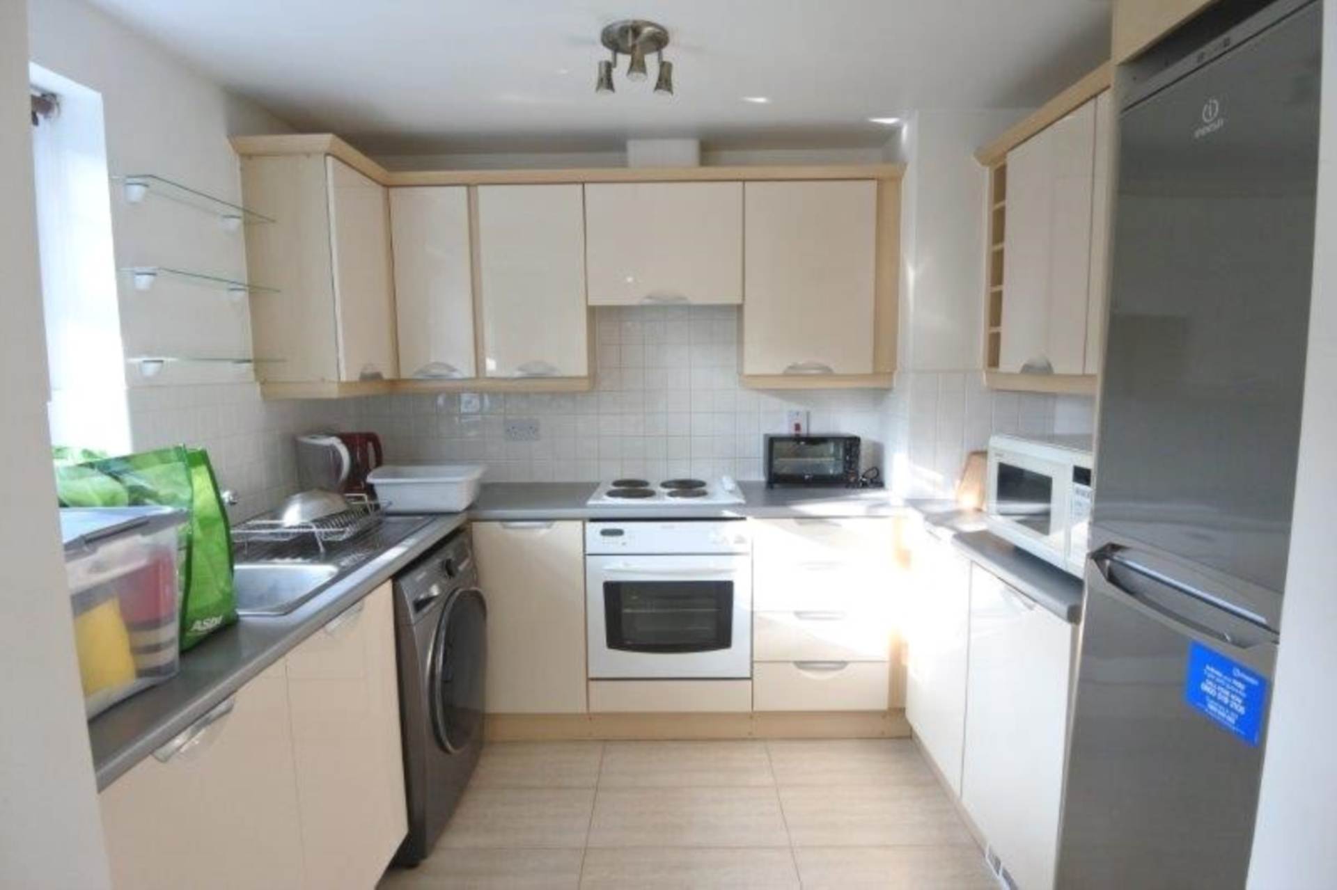 London W3 9AR 2 bed flat rental property internal/external image-3