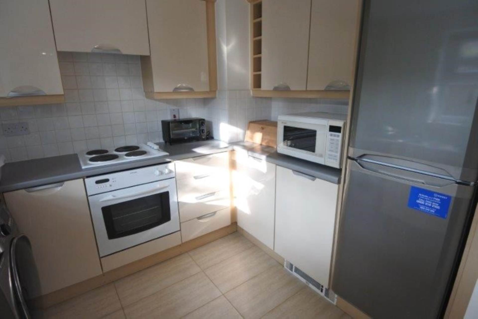 London W3 9AR 2 bed flat rental property internal/external image-4