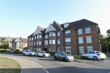 2 bed flat to rent in London W3