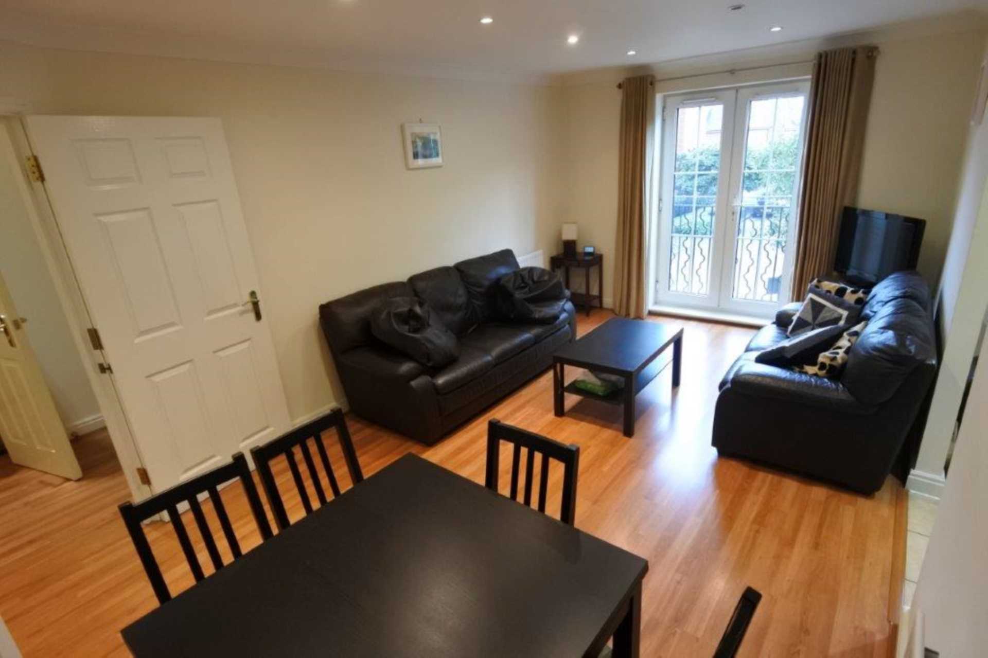London NW7 1HQ 2 bed flat rental property internal/external image-1