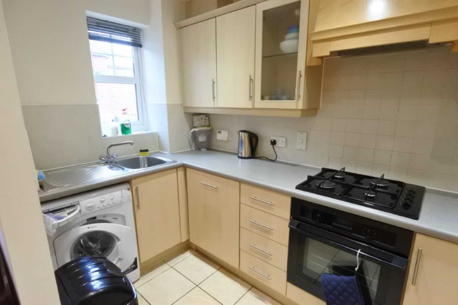 London NW7 1HQ 2 bed flat rental property internal/external image-2