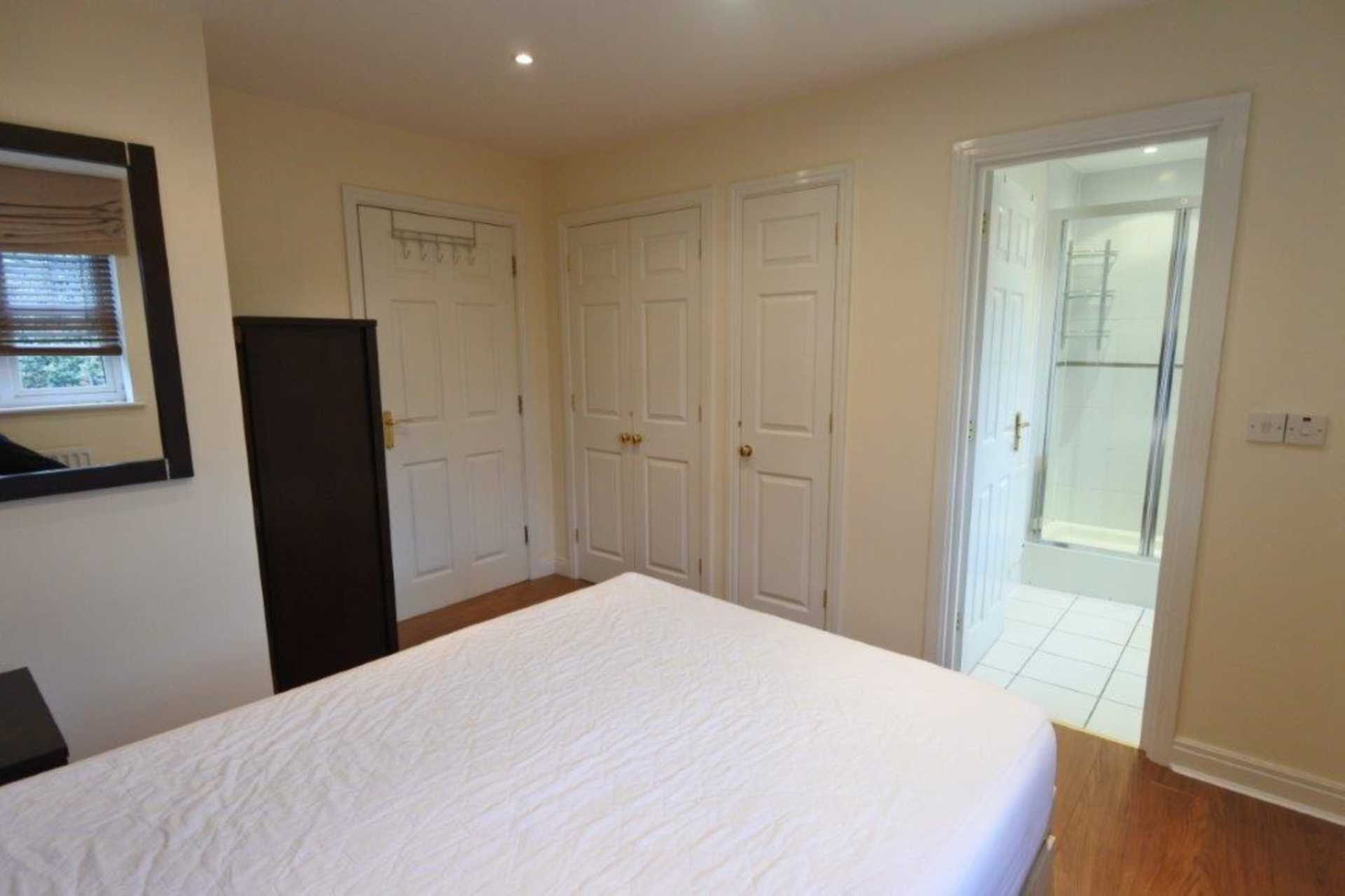 London NW7 1HQ 2 bed flat rental property internal/external image-3
