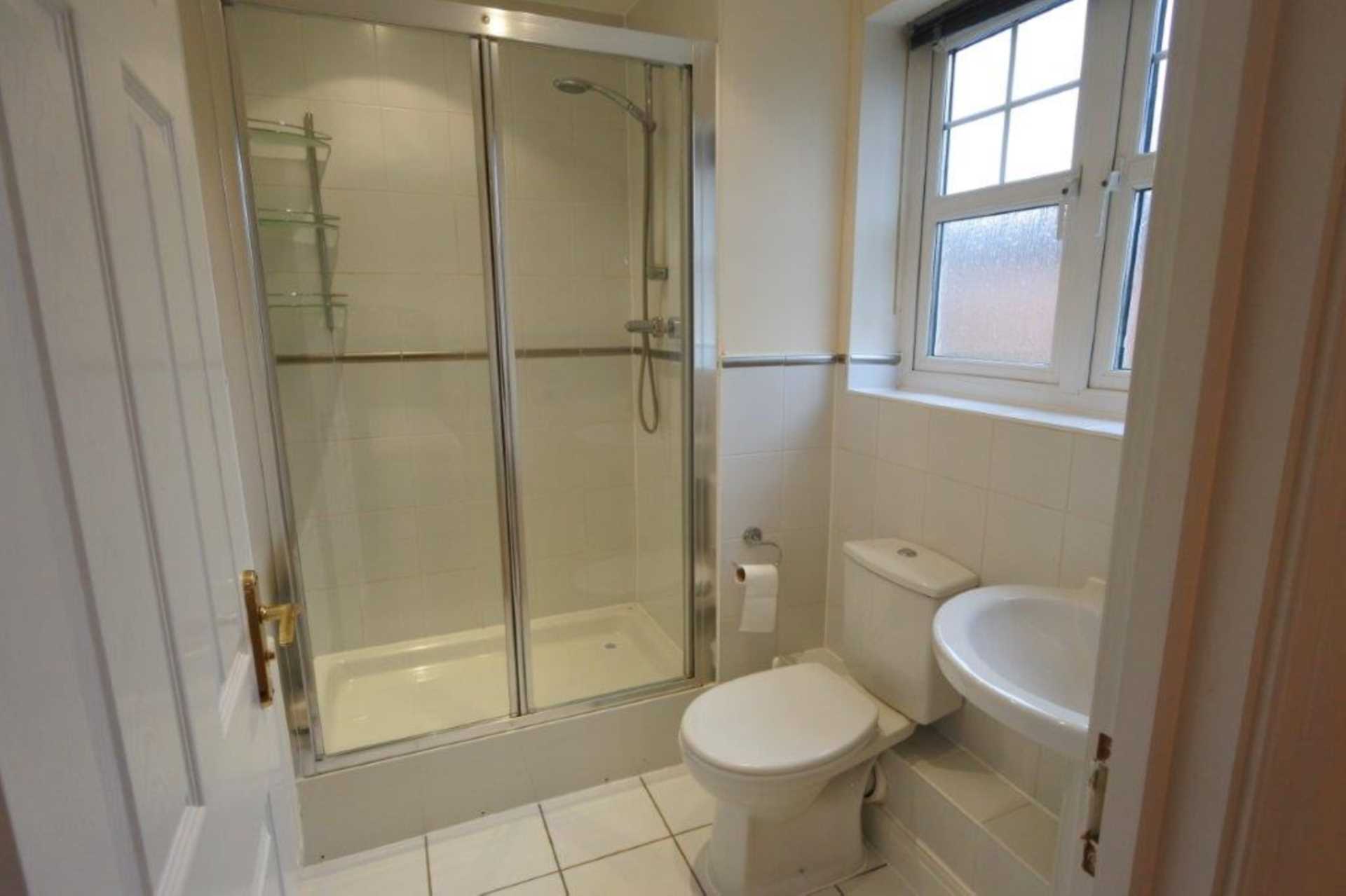 London NW7 1HQ 2 bed flat rental property internal/external image-6