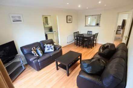 2 bed flat to rent in London NW7