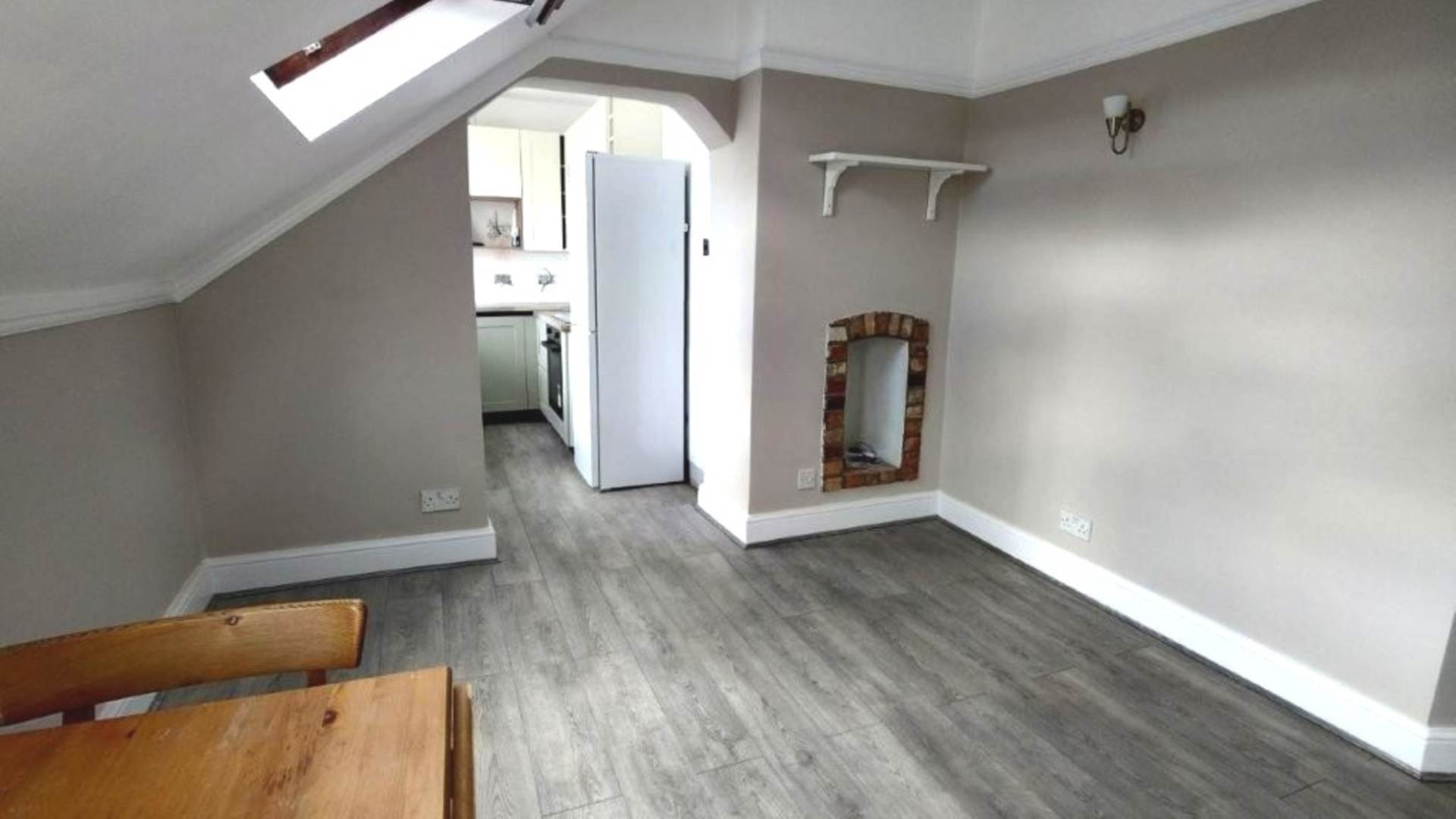 London NW3 2UD 1 bed flat rental property internal/external image-1